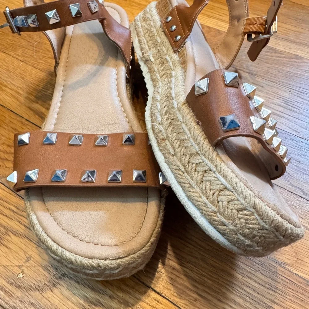 $3 BUNDLE ITEM Sugar Studded Espadrille Platform Sandals Brown Size 7